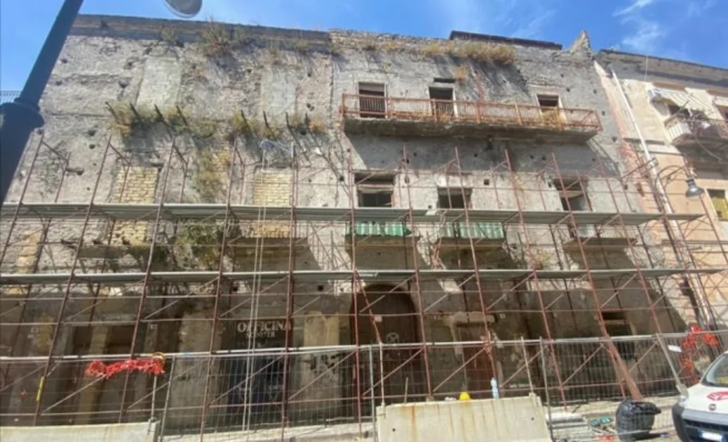 Torre Annunziata - Messa in sicurezza di uno stabile di corso Vittorio Emanuele
