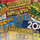 Vince 500mila euro al Gratta e Vinci ma il tabaccaio scappa col biglietto