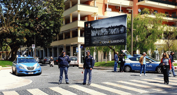 Massa Lubrense - Coltiva cannabis nel giardino, denunciato 22enne
