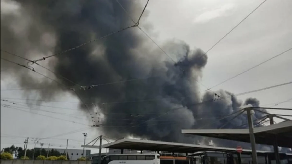 Vasto incendio di materiale plastico nel Casertano