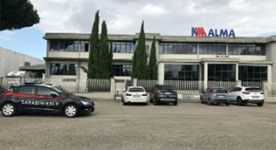 Tragedia sul lavoro: 48enne muore trascinato nei cilindri di un macchinario