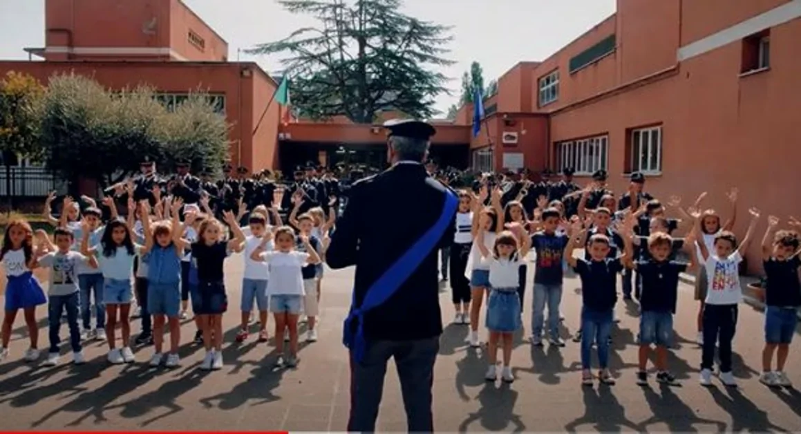 La Polizia di Stato festeggia insieme ai più piccoli il rientro in classe