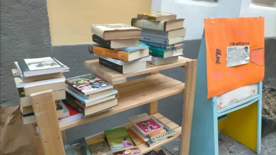 Torre Annunziata – Arriva lo “ScambiaLibro” alla Libreria Libertà. Grande risposta dei giovani 