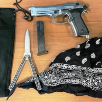 Napoli - Tenta di rapinare un automobilista, puntandogli la pistola in faccia: arrestato 21enne