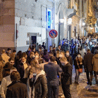 Covid, in Campania prorogato al 31 ottobre l'uso della mascherina all'aperto