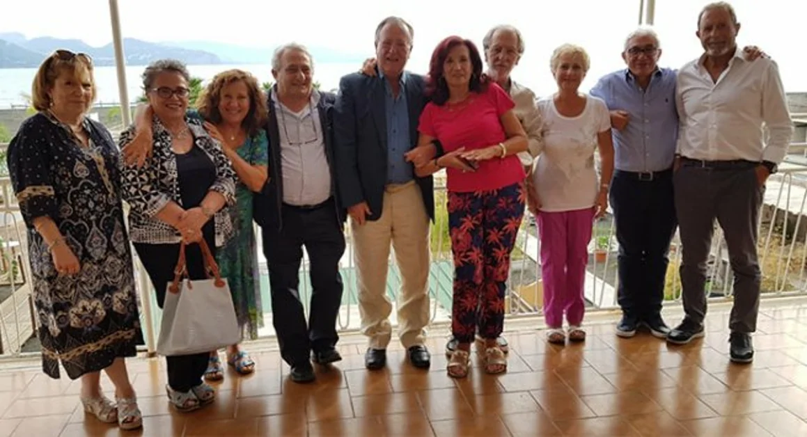 Torre Annunziata - Gruppo di ex studenti si rivedono dopo 53 anni: "Che gioia!"