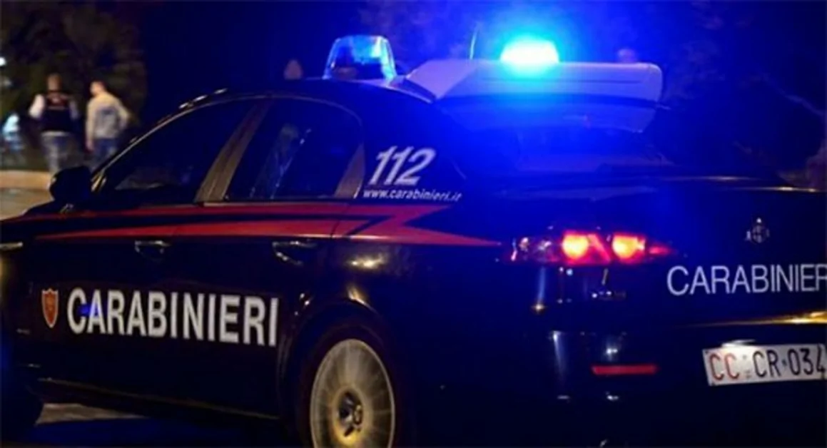 Ercolano - Fanno razzia di un distributore automatico di una farmacia, arrestati 2 uomini