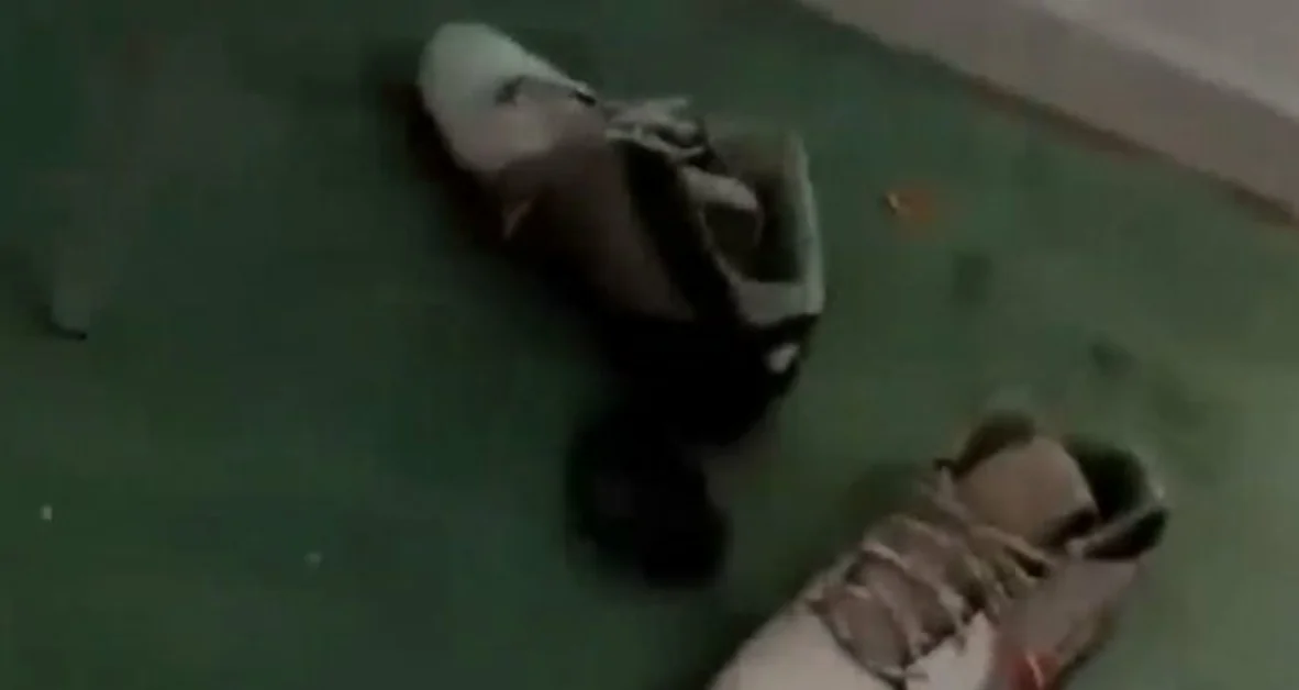 Castellammare di Stabia - Immagini shock da una palestra di una scuola: ragazzo autistico lasciato solo tra i suoi escrementi