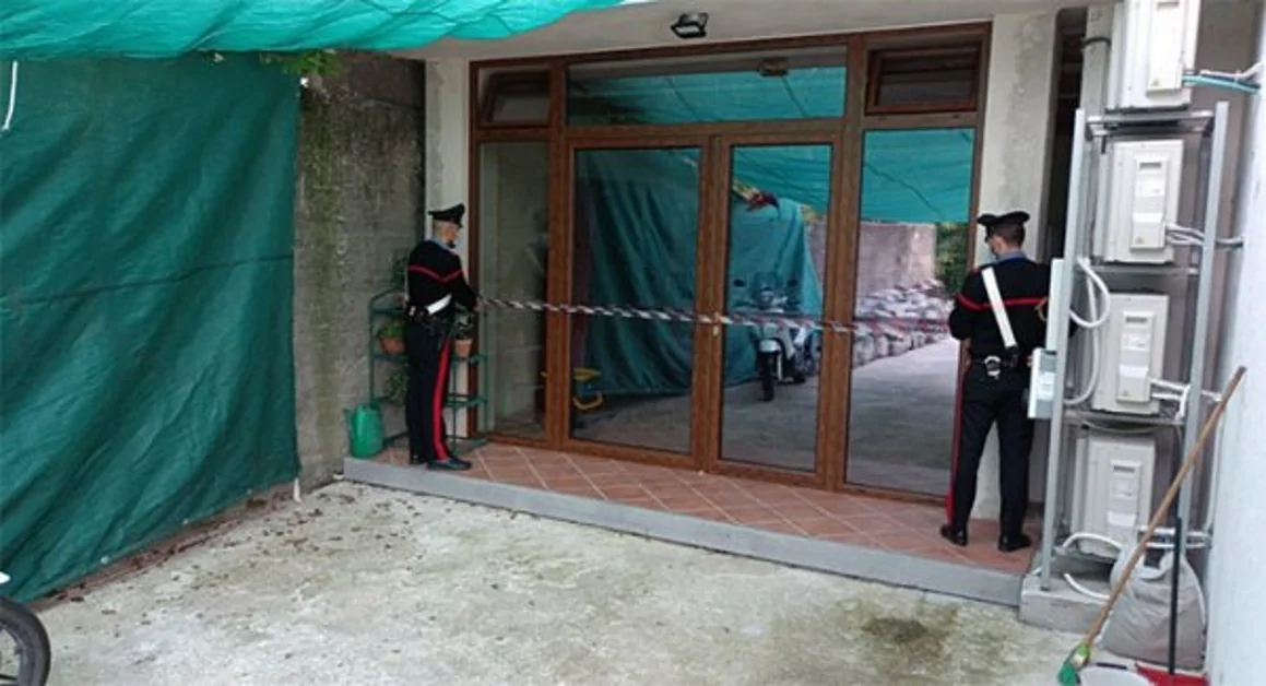 Agerola - Garage di 100 mq convertito in appartamento, denunciate 5 persone 