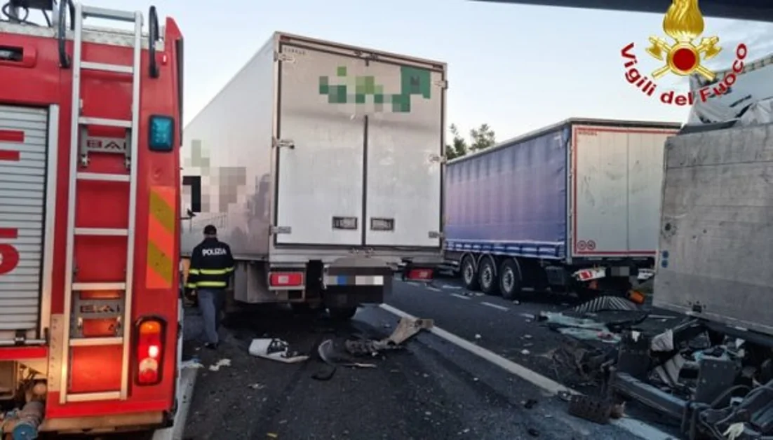 Spaventoso incidente sulla A1, coinvolti 5 tir