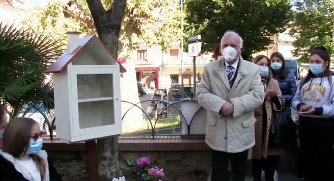 A Pimonte inaugurata la prima casetta del libro