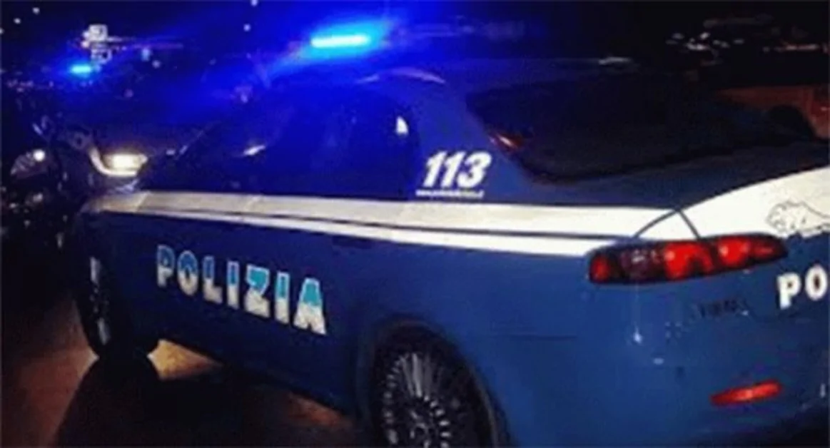 Napoli - Ordina un drink al bar e non lo paga, scoppia il putiferio: arrestato