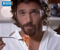 Can Yaman e la Giornata mondiale della pasta: "Un pacchetto di pasta per ogni like". Il Video