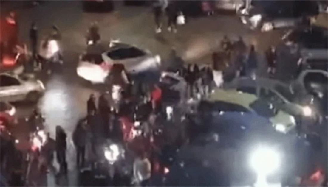 Rissa fuori and un bar con caschi e catene: scatta il Daspo urbano per 9 persone