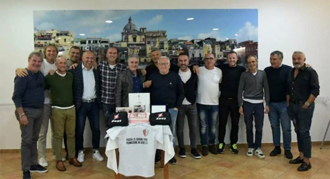 Torre Annunziata - Pomeriggio amarcord con Gigi De Canio e tanti ex del Savoia