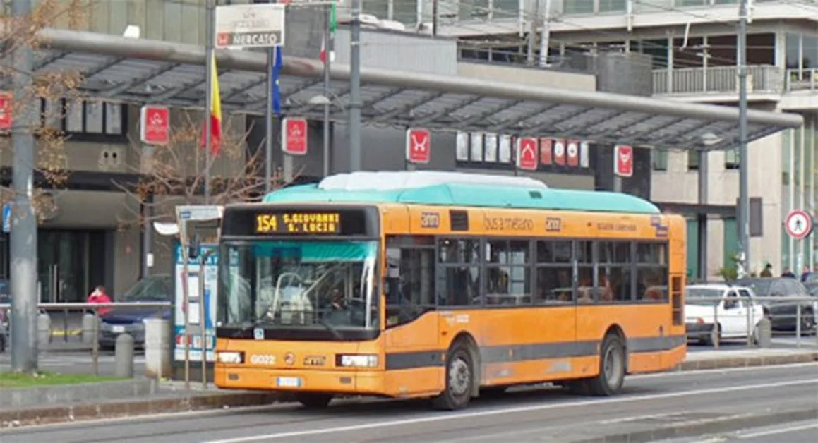 Napoli - Scippa la borsa ad una donna sull’autobus, arrestato 50enne 