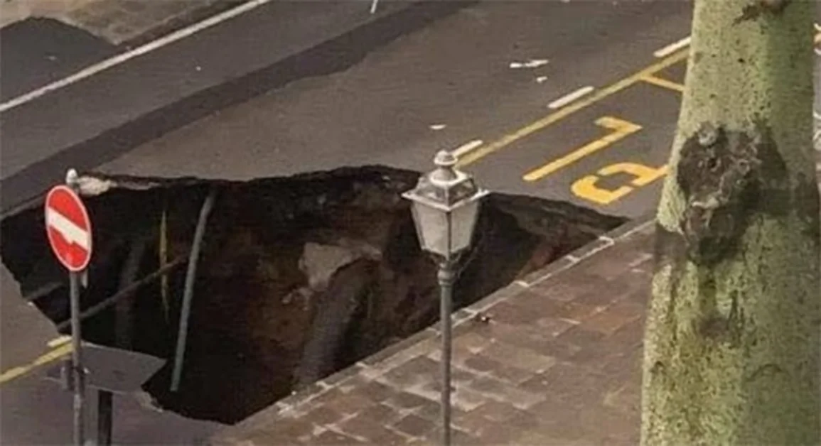 Danni da maltempo in Penisola sorrentina: sprofonda la strada a Sant’Agnello