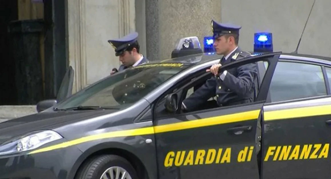Torre del Greco - Sequestrata dalla GdF la sede operativa dell'istituto di vigilanza HIS Security