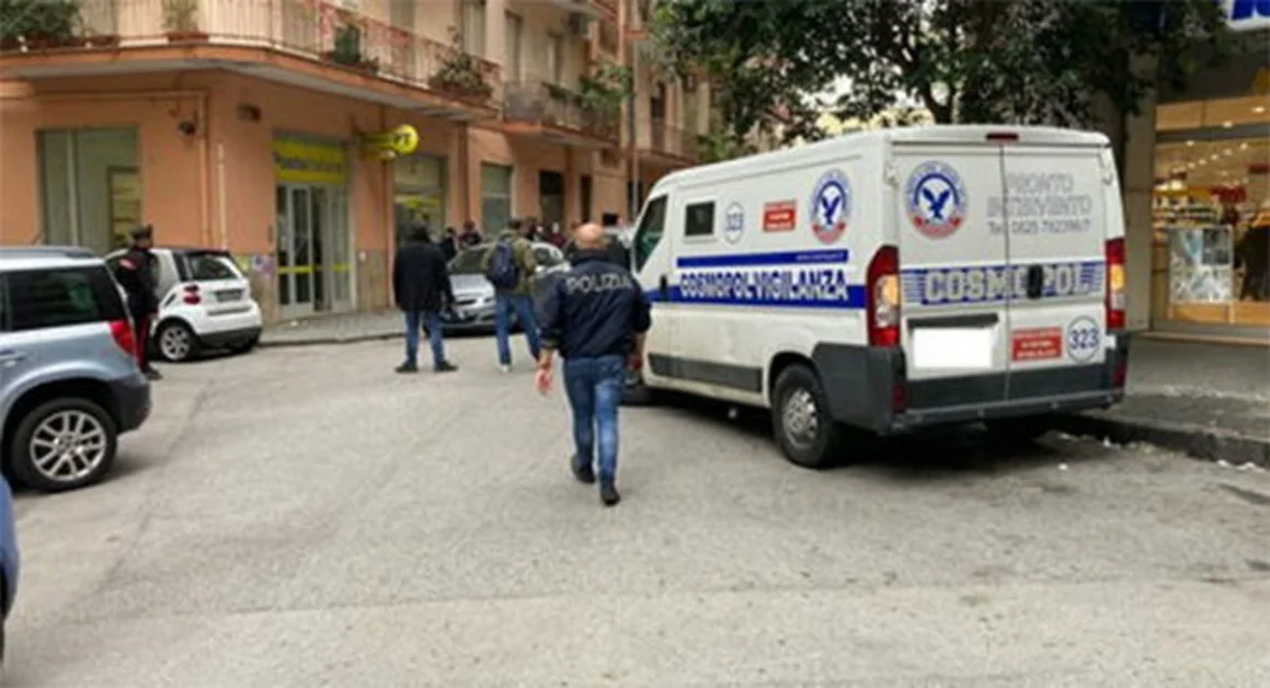 Assalto ad un portavalori a Salerno, ferita una guardia giurata 
