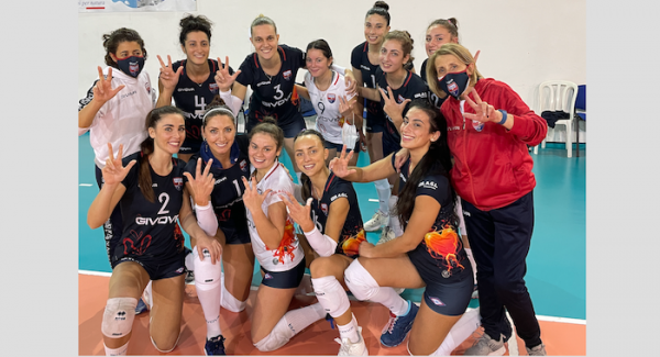 Volley - Givova Fiamma Torrese, è poker: quarta vittoria in campionato