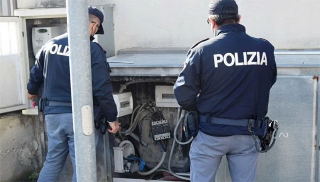 Furto di energia elettrica nel Napoletano, denunciato commerciante 52enne