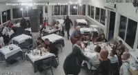 Entrarono in azione in un ristorante armati di kalashnikov e fucili a pompa, arrestati in tre. Il video