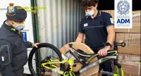 Napoli - Sequestrate all’interno del porto 1900 biciclette con marchi contraffatti 