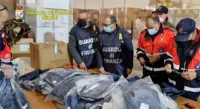 Capi d’abbigliamento contraffatti: scoperte diverse fabbriche del falso a Napoli e provincia