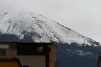 Calano le temperature e la prima neve  imbianca il Vesuvio