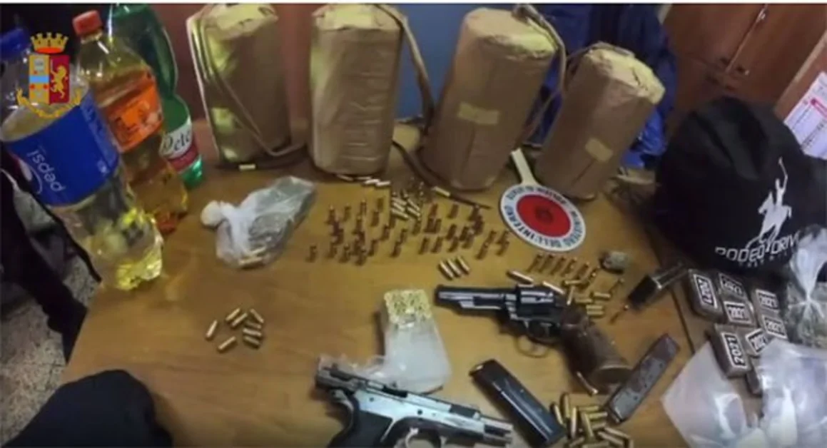 Napoli - Maxi-operazione di Polizia a San Giovanni a Teduccio: arrestate 26 persone