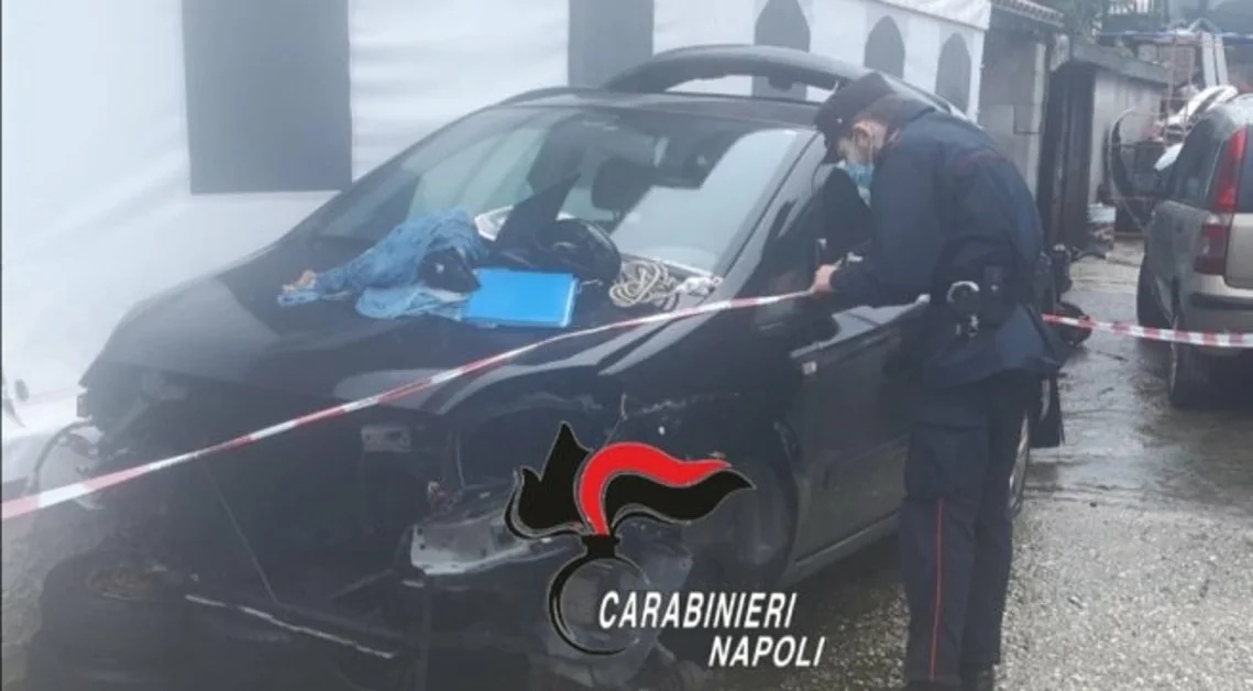 Ottaviano - Ricettazione auto rubate, officina sequestrata e 3 fratelli denunciati 