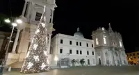 Pompei - Si illumina l’albero di Natale: oggi pomeriggio l’accensione