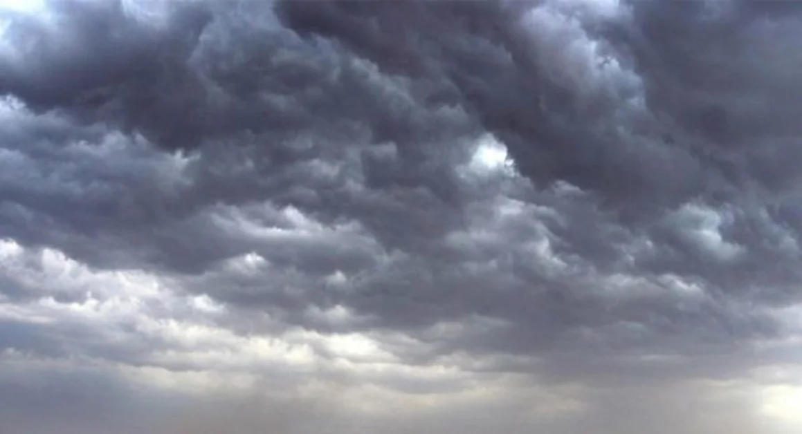 Maltempo, prorogata allerta meteo gialla in Campania