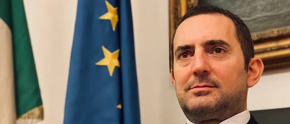 Torre Annunziata - L'ex ministro Spadafora presenta il suo libro al Liceo "de Chirico"