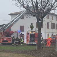 Modena - Ultraleggero si schianta contro una casa di campagna