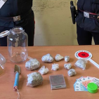 Sorrento - “Ho solo due spinelli in casa”, ma nascondeva più di 200 grammi di droga: arrestato 19enne
