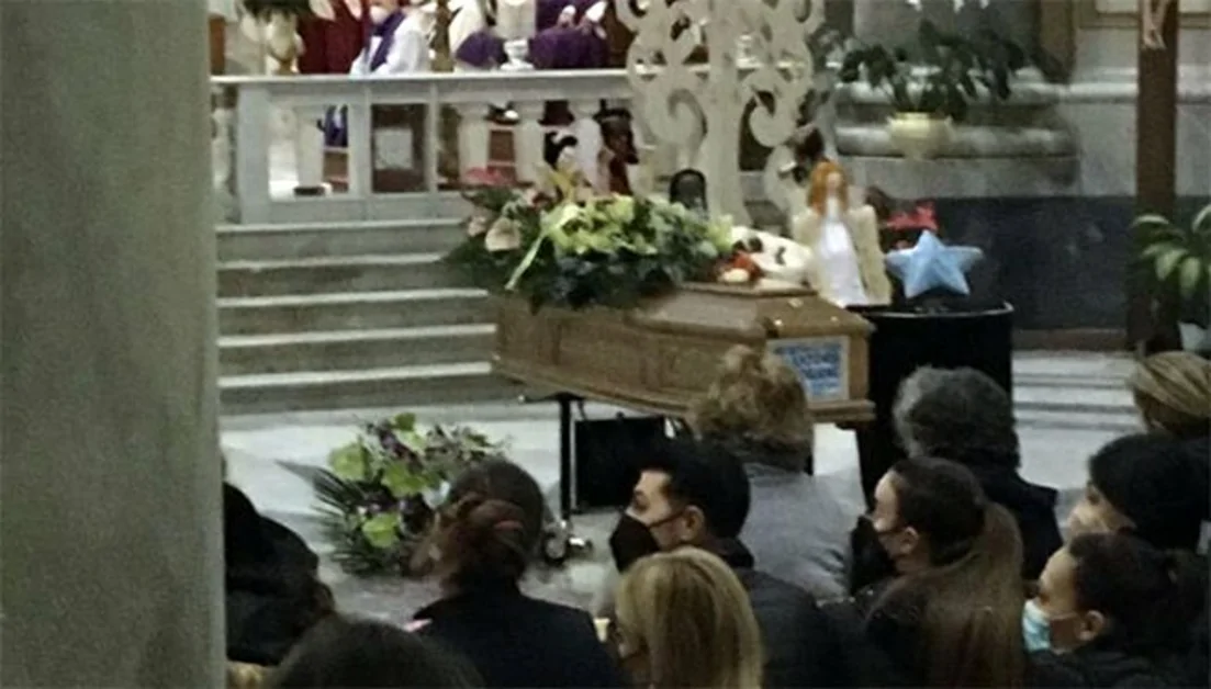 Torre Annunziata - I funerali di Antonio Morione, il vescovo Battaglia: "La sua morte non sia vana"