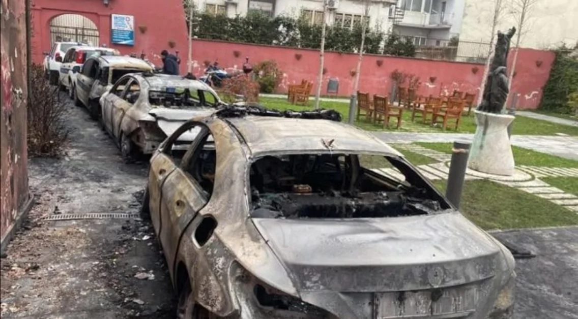 Pomigliano d'Arco - Auto della Municipale incendiate, si indaga sull'accaduto