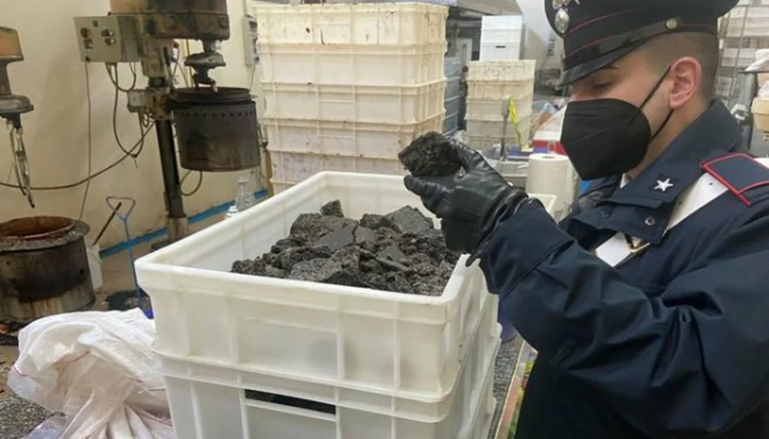 Befana “amara” per un’azienda del Napoletano: sequestrati 320 kg di dolciumi