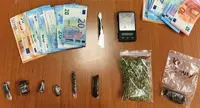 Portici - Spaccio di droga, arrestato pusher 18enne. Polizia lo becca mentre consegna hashish a un acquirente