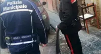 Torre Annunziata - Sedie e paletti abusivi rimossi dalla strada,  operazione di carabinieri e Polizia locale