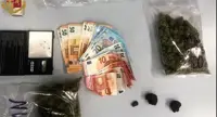 San Giorgio a Cremano - Spacciava droga, arrestato 19enne. Sanzionato il "cliente"