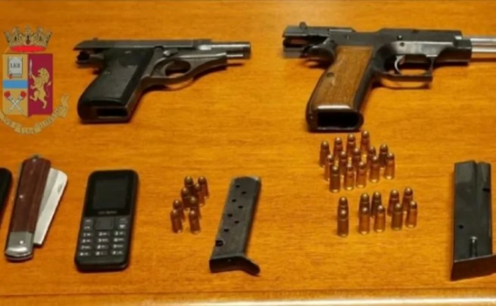 Napoli - Blitz in una officina a Pianura, arrestati 4 uomini armati