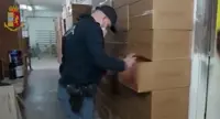 Maxi sequestro di sigarette di contrabbando a Napoli, arrestato 34enne