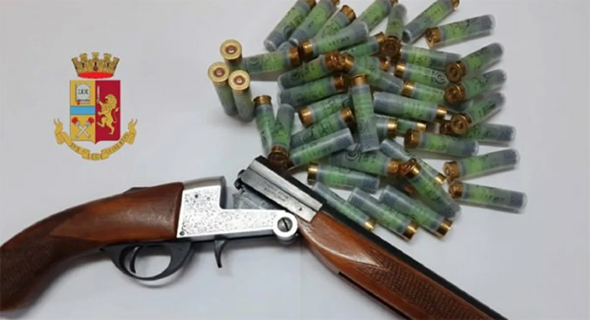 Acerra (NA) - In casa aveva un fucile e circa 50 cartucce, arrestato
