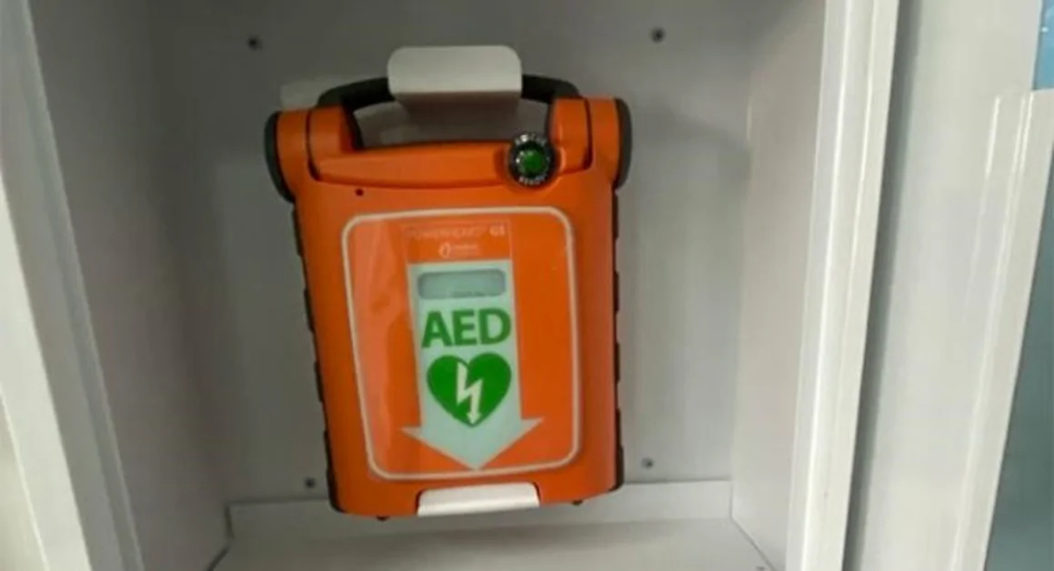 Torre Annunziata - Prevenzione morte cardiaca: installati 5 defibrillatori presso le sedi comunali