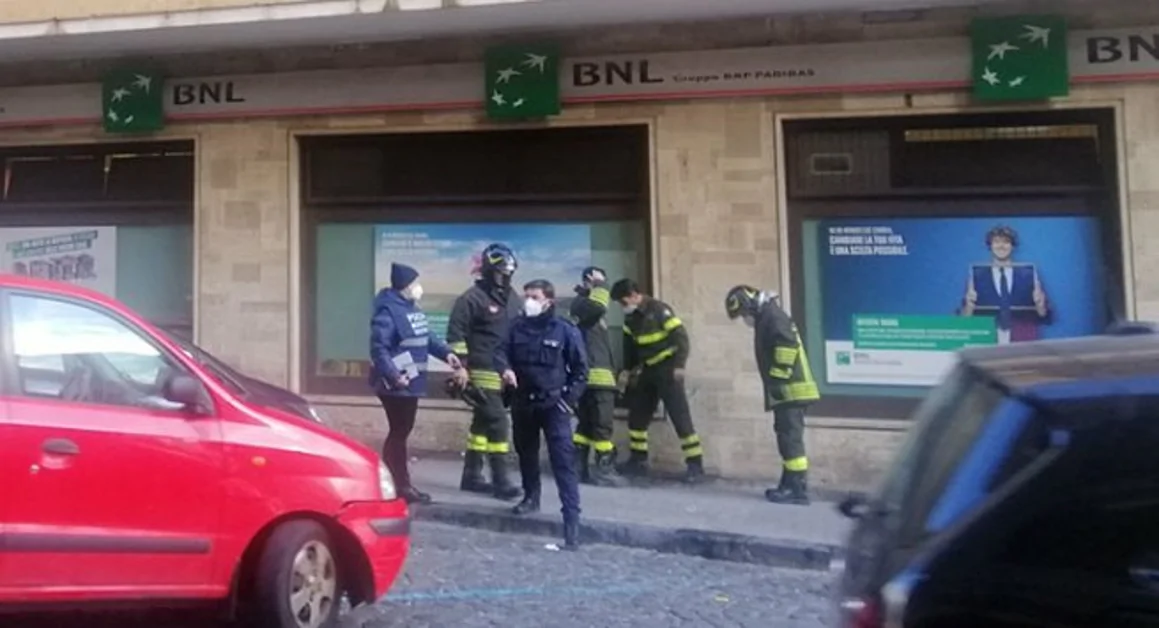 Torre Annunziata - Principio di incendio in via dei Mille, intervengono i vigili del fuoco