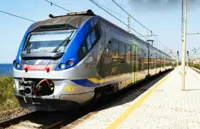 Ancora interrotta la circolazione ferroviaria sulla tratta Napoli-Torre Annunziata