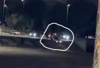 Napoli - Auto scende sulle scale della Villa Comunale di Scampia