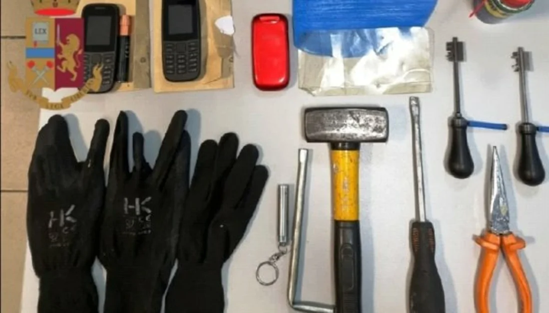 Portici - Rubano in appartamento, arrestati dalla Polizia